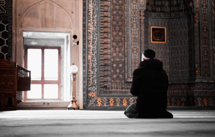 Is there evidence that standing ahead of the Imam invalidates prayer?