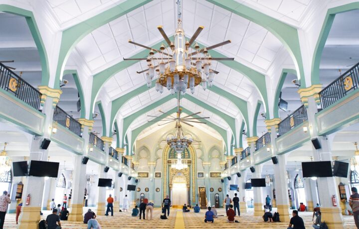 What Is the Majority Opinion on Congregational Prayer?
