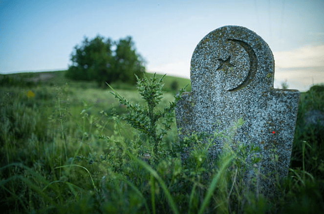 Two persons in one grave