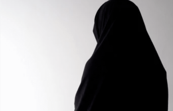 Is the area beneath the chin awrah for a female?